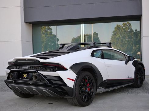 Used 2023 Lamborghini Huracan Sterrato image 3