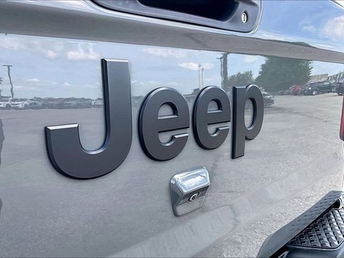Used 2023 Jeep Gladiator Sport AWD/4WD image 43