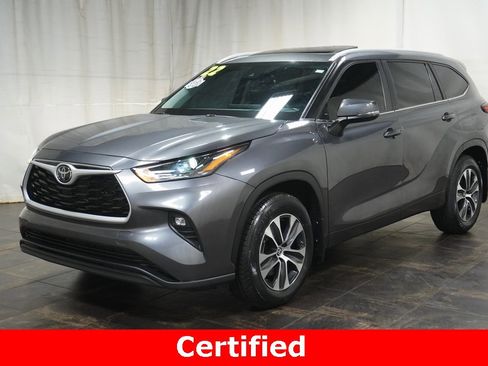 Certified 2023 Toyota Highlander L image 2