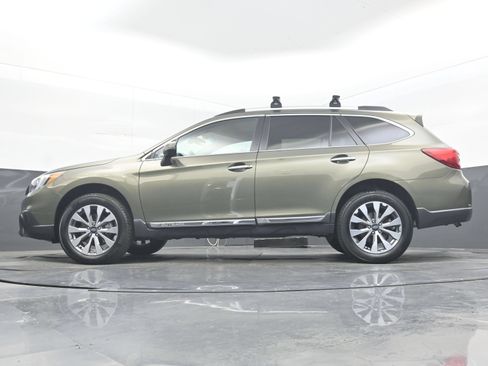 Used 2017 Subaru Outback 3.6R Touring AWD/4WD image 22