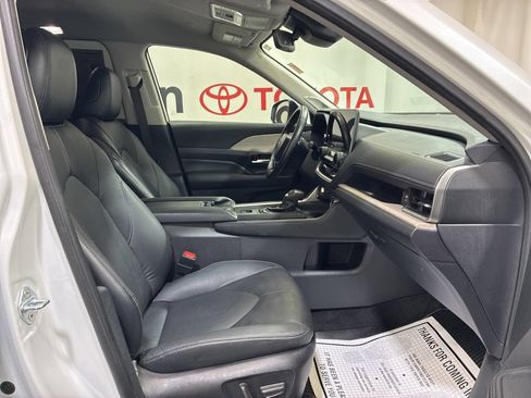 Used 2024 Toyota Grand Highlander AWD image 10