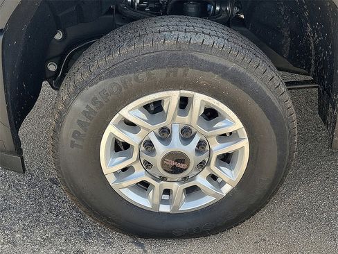 Used 2025 GMC Sierra 2500 SLE w/ SLE Value Package; image 10