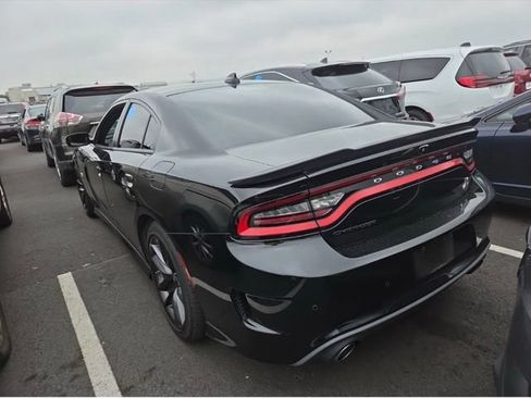 Used 2019 Dodge Charger Scat Pack w/ Technology Group RWD image 2