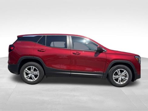 Used 2024 GMC Terrain SLE FWD image 4