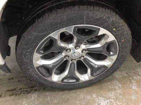 Used 2022 RAM 1500 Limited w/ Body-Colour Bumper Group image 5