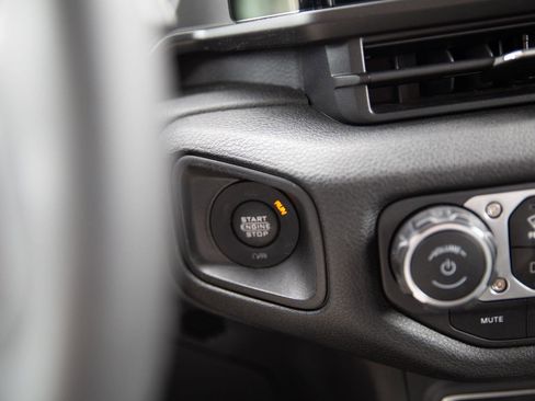 Used 2024 Jeep Wrangler Unlimited AWD/4WD image 13