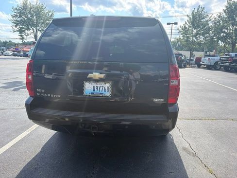 Used 2007 Chevrolet Suburban LT w/ LT Preferred Equipment Group AWD/4WD image 4