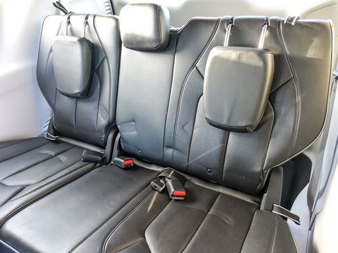 Used 2020 Chrysler Pacifica Limited image 14