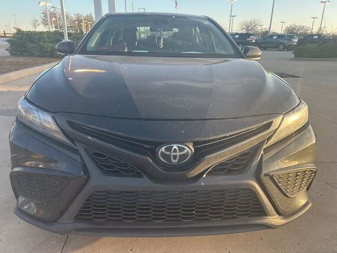 Used 2023 Toyota Camry SE image 2
