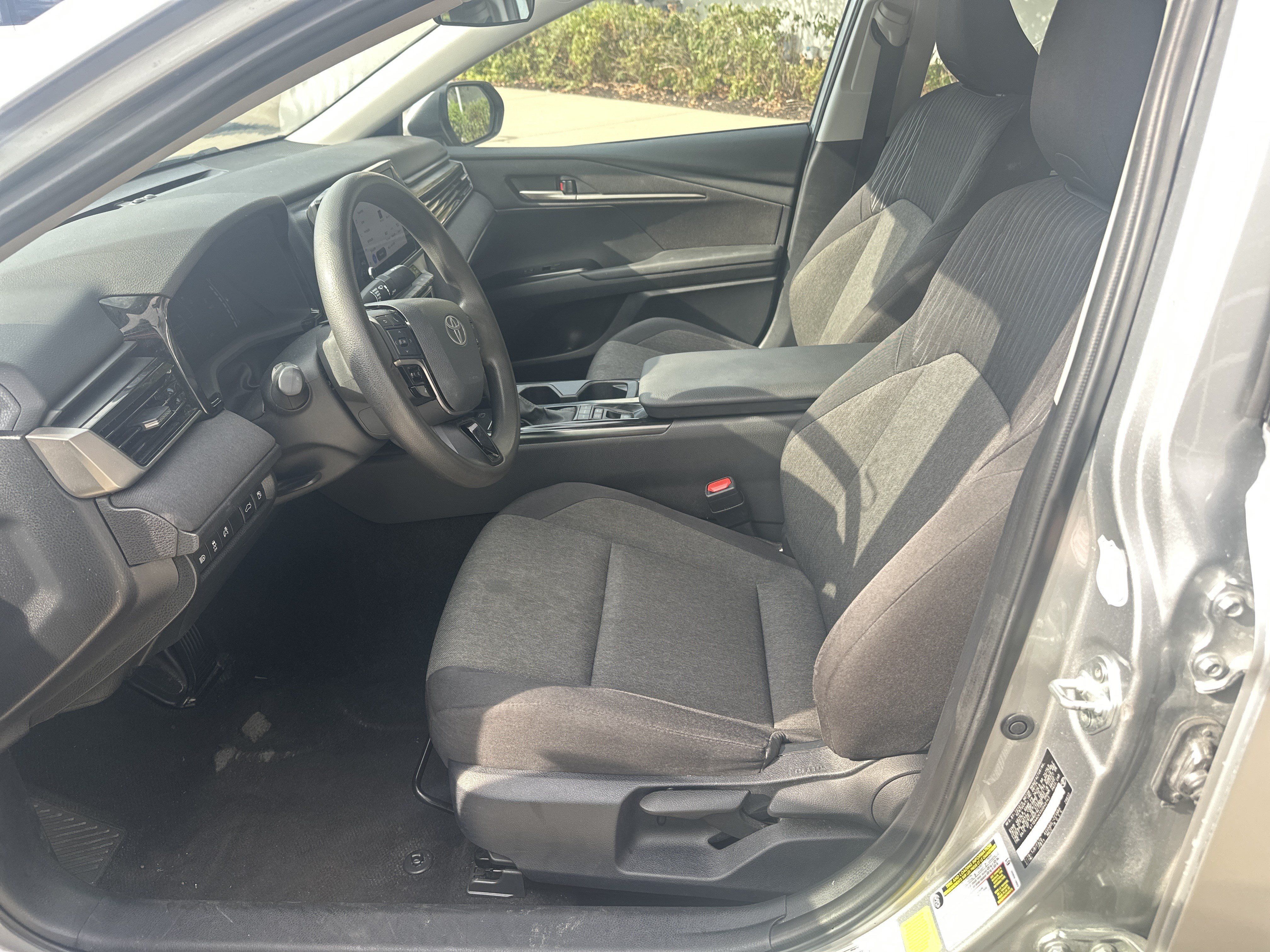 Used 2025 Toyota Camry LE FWD image 15