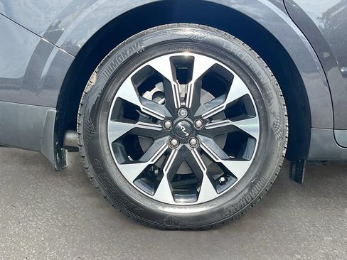 Used 2024 Kia Carnival EX FWD image 31