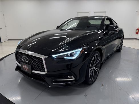 Used 2022 INFINITI Q60 3.0t Luxe w/ Essential Package image 3