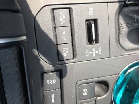 Used 2020 Toyota Highlander XLE AWD/4WD image 15