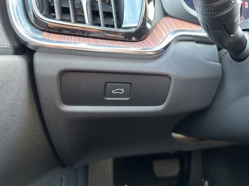 Certified 2025 Volvo V60 B5 Cross Country Plus image 31