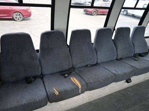Used 2003 Ford E-450 and Econoline 450 RWD image 21
