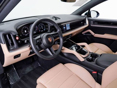 Certified 2025 Porsche Cayenne Coupe AWD/4WD image 5