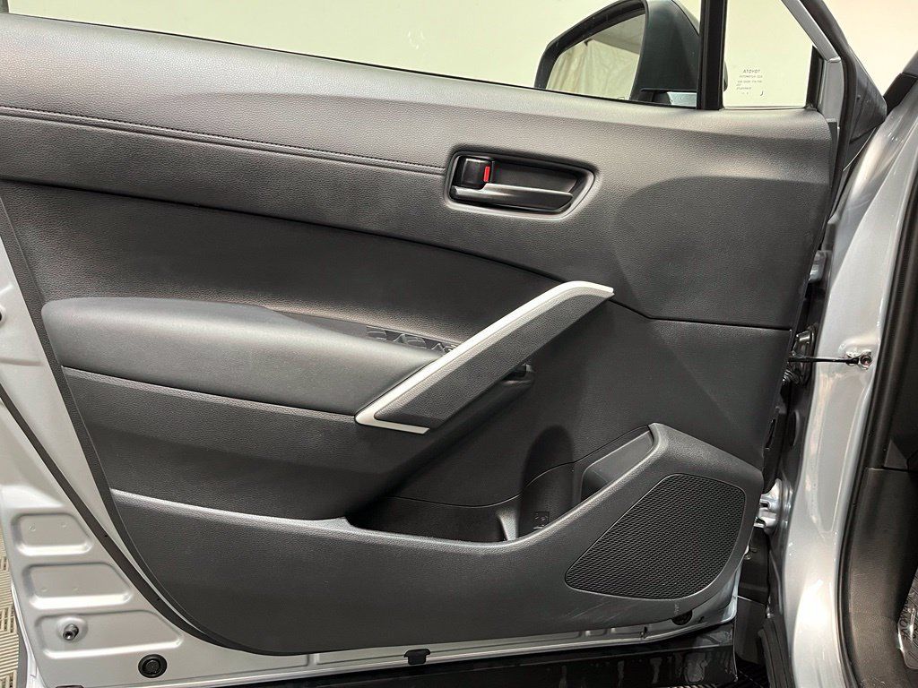 Used 2025 Toyota Corolla Cross AWD Hybrid image 13