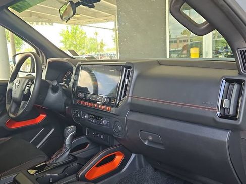 Used 2025 Nissan Frontier PRO-4X AWD/4WD image 29