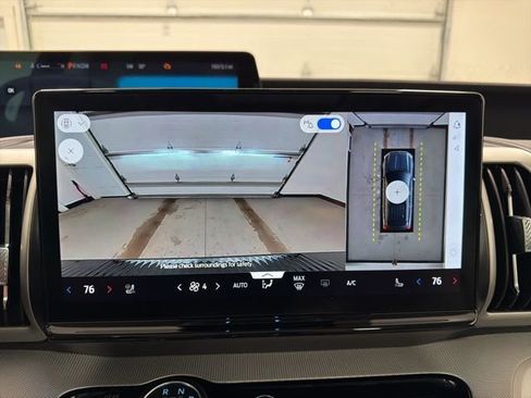 Used 2025 Ford Expedition Active image 30