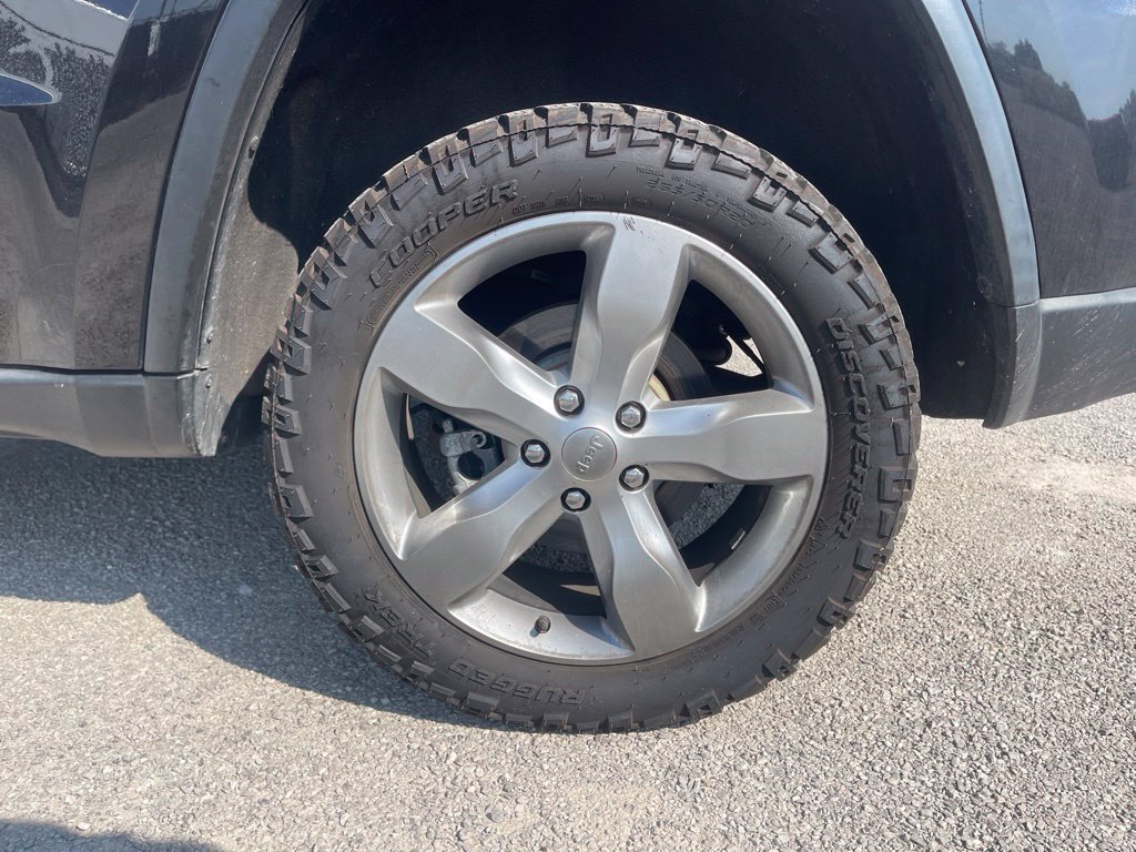 Used 2013 Jeep Grand Cherokee Overland AWD/4WD image 8