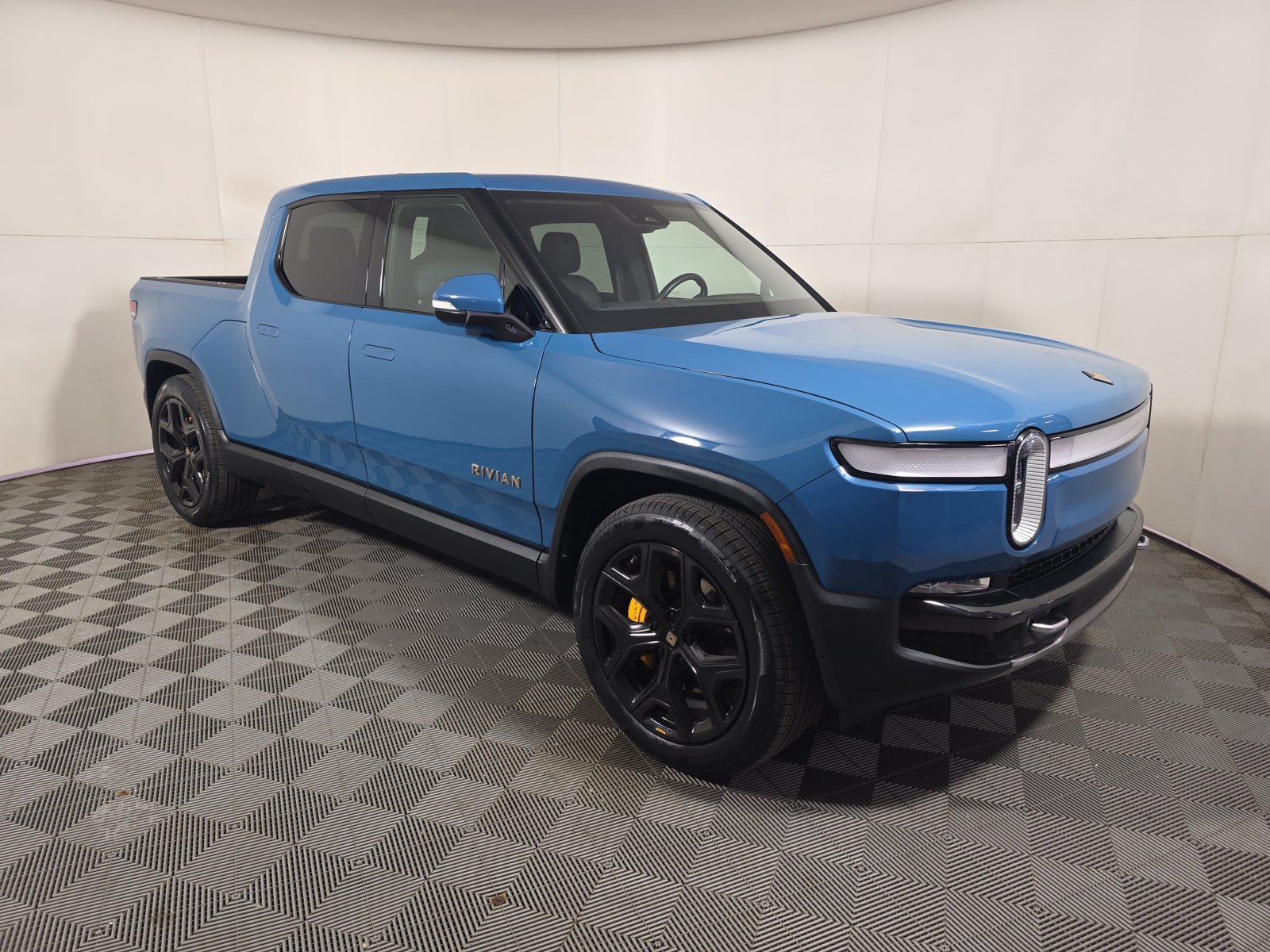 Used 2022 Rivian R1T Adventure AWD/4WD image 7