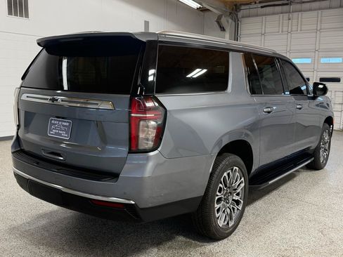 Used 2022 Chevrolet Suburban LT AWD/4WD image 4