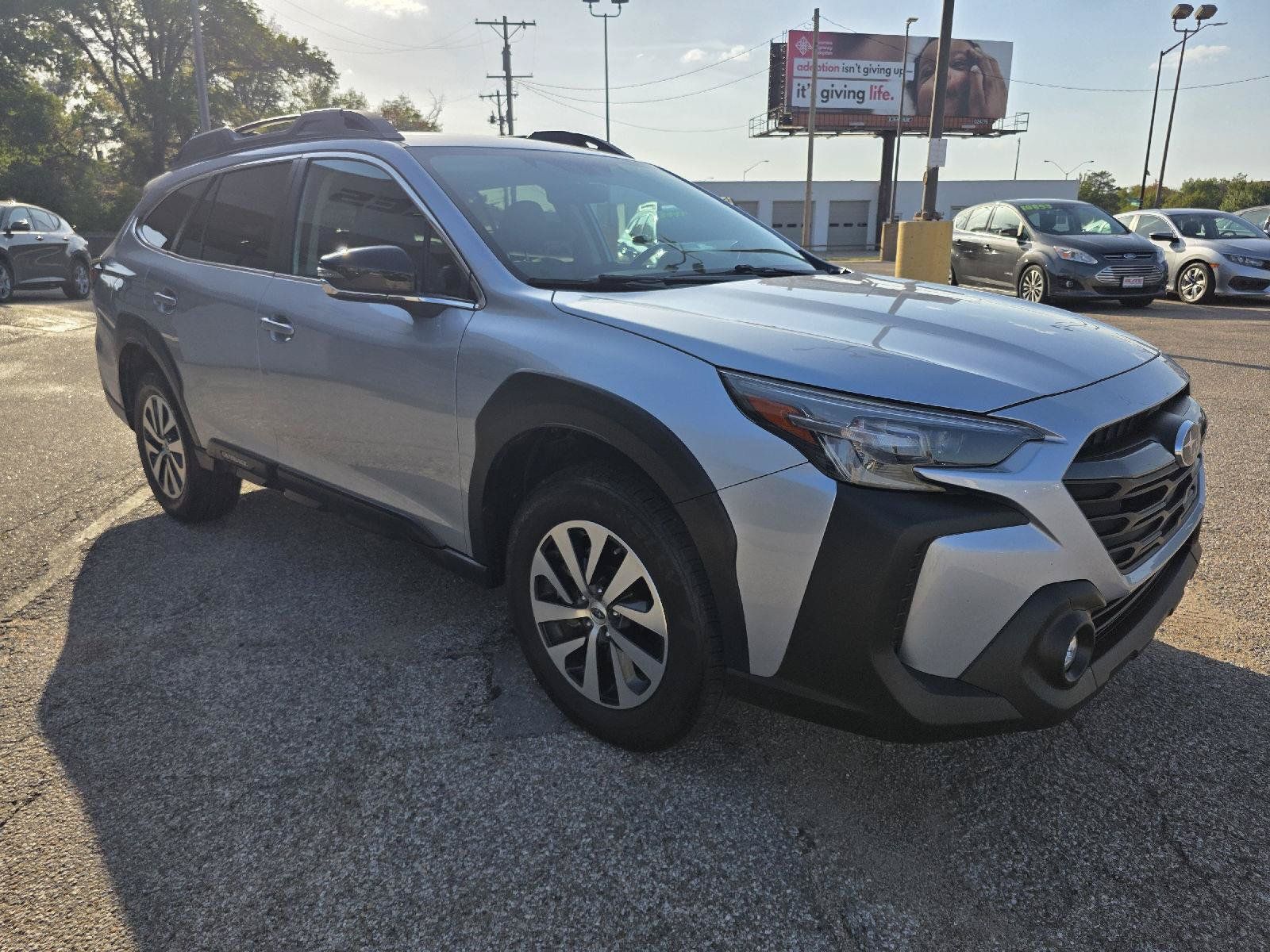 Used 2023 Subaru Outback Premium AWD/4WD image 3