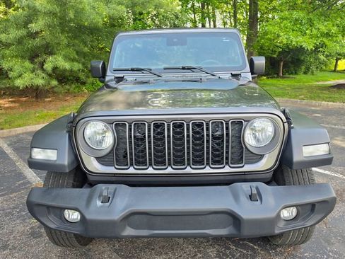 Used 2024 Jeep Wrangler Unlimited Sport AWD/4WD image 3