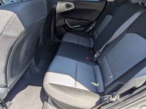 Used 2025 Kia Soul LX w/ LX Technology Package FWD image 18