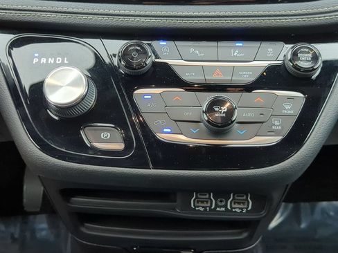 Used 2021 Chrysler Pacifica Touring w/ S Appearance Package FWD image 16