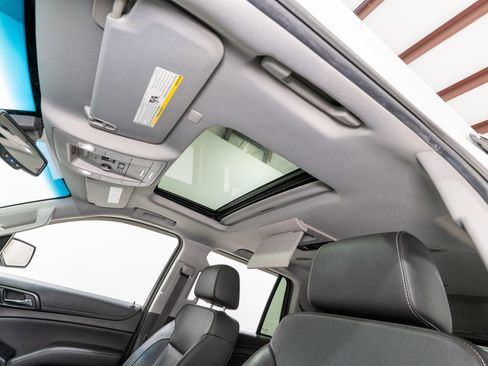 Used 2018 GMC Yukon SLT w/ Open Road Package image 17