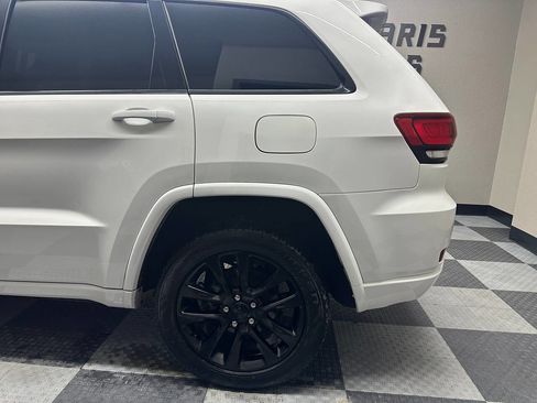 Used 2020 Jeep Grand Cherokee Altitude image 13