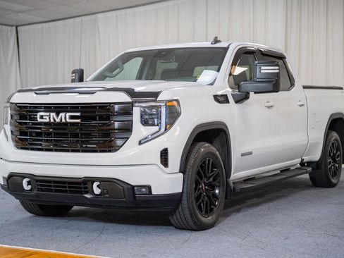Used 2022 GMC Sierra 1500 Elevation w/ Preferred Package AWD/4WD image 3