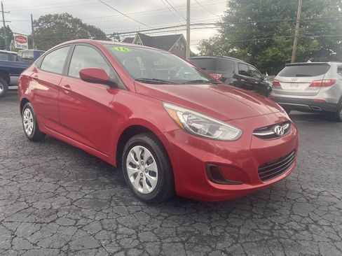 Used 2016 Hyundai Accent SE FWD image 2