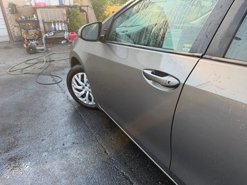 Used 2017 Toyota Corolla LE w/ Carpet Mat Package (TMS) FWD image 28