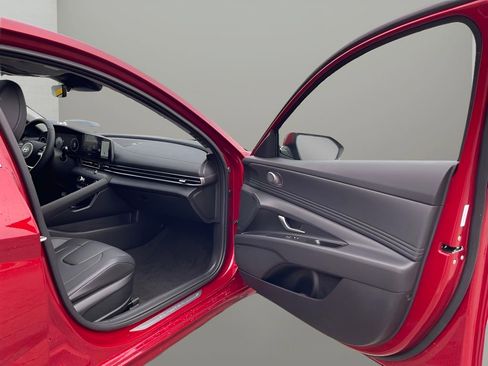 New 2025 Hyundai Elantra Limited image 12