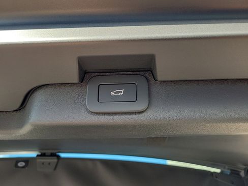 Certified 2025 Land Rover Discovery Dynamic SE AWD/4WD image 8