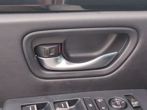 Used 2025 Honda Pilot Sport image 14