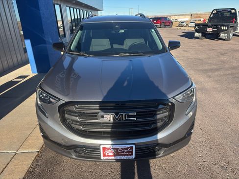Used 2020 GMC Terrain SLE w/ Driver Convenience Package image 2