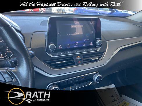 Used 2024 Nissan Altima 2.5 SR FWD image 14