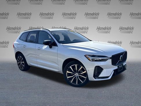 Used 2025 Volvo XC60 B5 Plus image 2