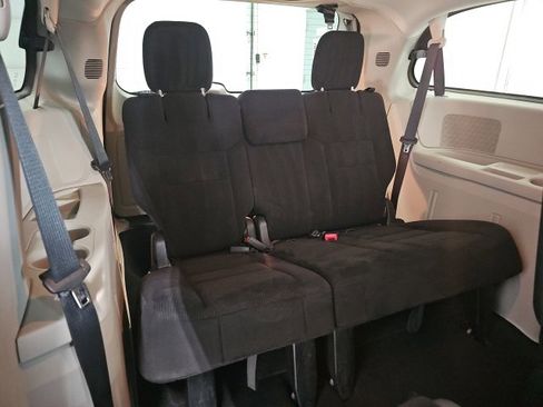 Used 2014 Dodge Grand Caravan SXT image 18