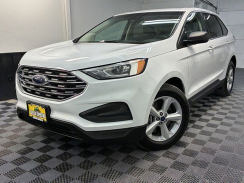 Used 2020 Ford Edge SE image 3