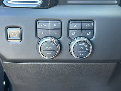 Used 2024 GMC Sierra 3500 Denali Ultimate image 28