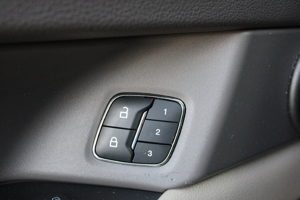 Used 2019 Ford Expedition Limited w/ Equipment Group 301A AWD/4WD image 4