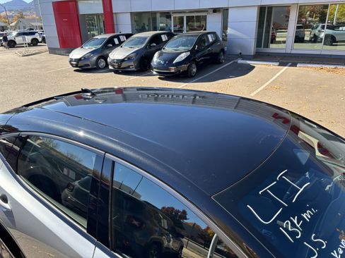 Used 2023 Nissan Ariya AWD image 9