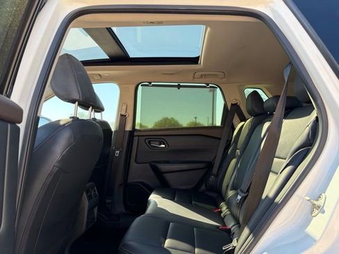 Used 2023 Nissan Rogue SL w/ SL Premium Package image 13