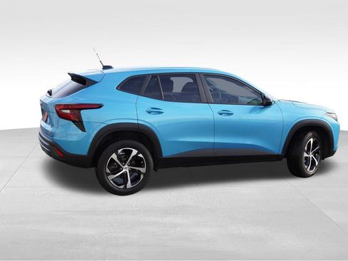 Certified 2025 Chevrolet Trax RS w/ Sunroof Package image 5