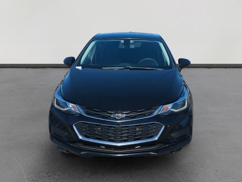 Used 2018 Chevrolet Cruze LT w/ Convenience Package image 8