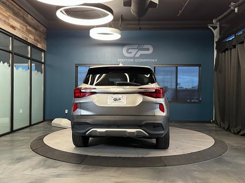 Used 2023 Kia Seltos LX image 4